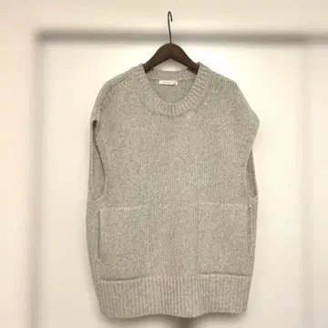 [ 레어 미사용 ] 갸루리 비 파인 울 크루넥 베스트