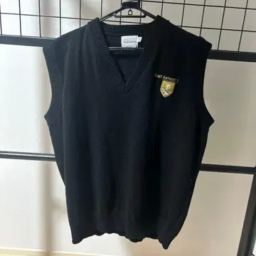 세인트 안토니 V넥 블랙 베스트
