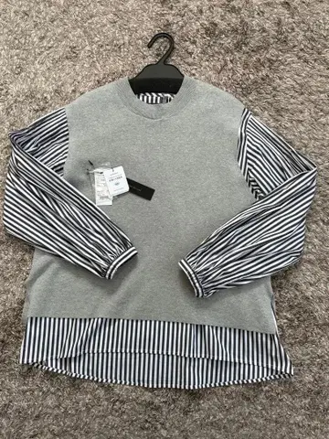 그레이 니트 & 네이비 스트라이프 블라우스