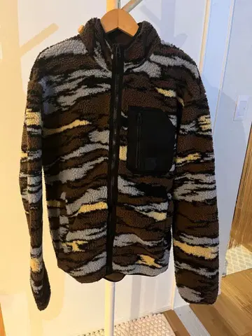 Volcom 카모 패턴 보아 자켓 S