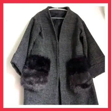 체크 무늬 퍼 달린 롱 코트