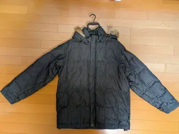 피닉스 스트라이프 패턴 다운 자켓 다크 그레이