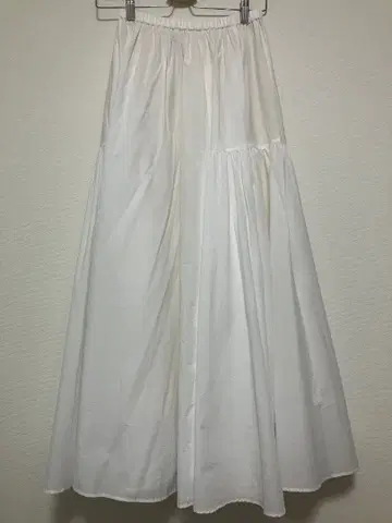 Loungedress 화이트 플레어 스커트 M 사이즈