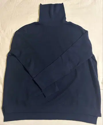 BEAUTY UNITED 네이비 터틀넥 스웨터