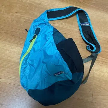 patagonia 숄더백 파랑 블랙