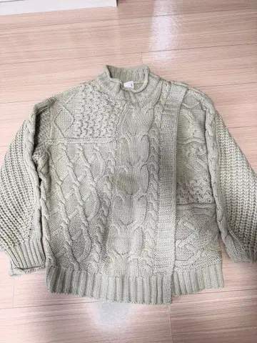 KBF 카키 케이블 니트 스웨터 긴팔