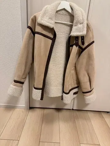 베이지 무스탕 코트 여성용