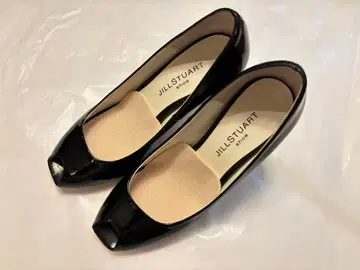 질 스튜어트 블랙 오픈토 펌프스