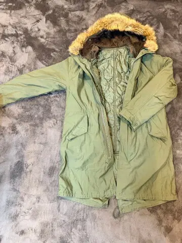 가격 인하!! Forever 21 올리브 그린 퍼 후드 모즈 코트