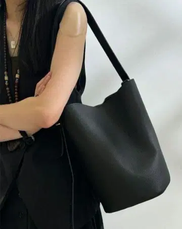 블랙 가죽 버킷 백