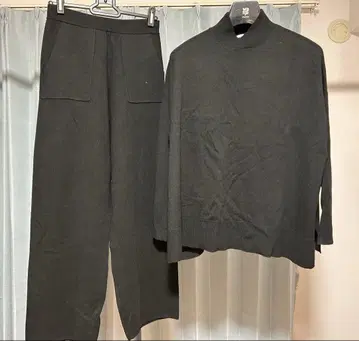 블랙 셋업 터틀넥