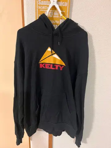 KELTY 후드 부착 후드티 블랙