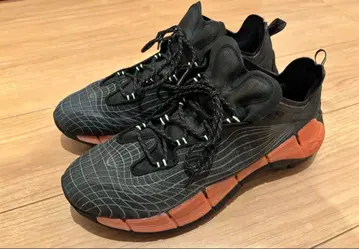 리복 스니커즈 블랙/오렌지