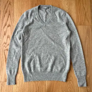 유니클로 UNIQLO 캐시미어 100% 라이트 그레이 긴팔 V넥 니트
