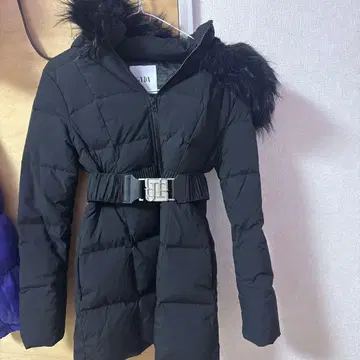 GYDA 퍼 달린 다운 자켓 블랙