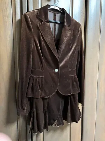 새상품급 Aylesbury 브라운 벨벳 셋업