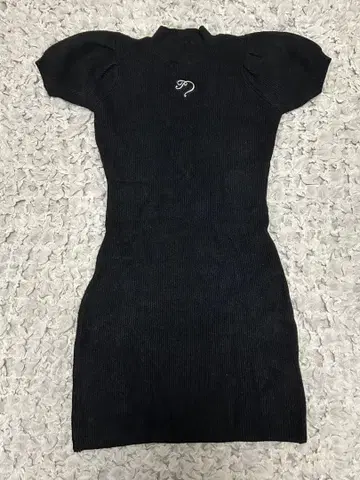 Pellsiana heart logo knit onepiece BLACK