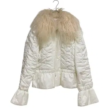 U by ungaro 화이트 자켓 충전솜 티베트 퍼