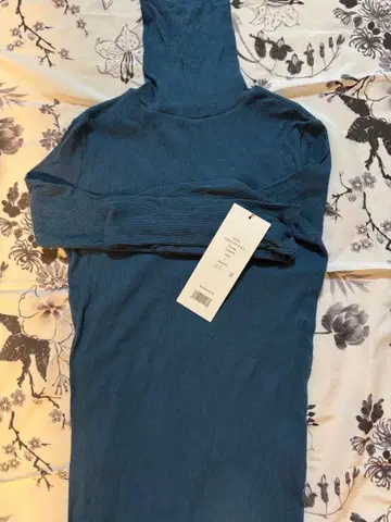 새상품/캐시미어 혼방 터틀넥 티셔츠 다크 그린