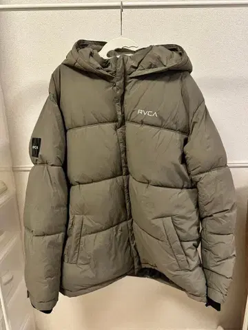 새상품급 RVCA 다운 자켓