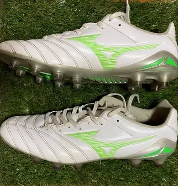 미즈노 축구화 화이트/그린