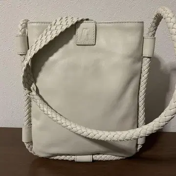 개점 세일 미사용 새상품 정가 96000엔 엠포리오 아르마니 가죽 백