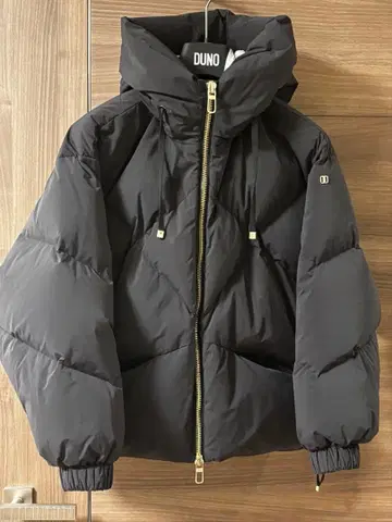 DUNO PEGGIE 블랙 골드 금장 장식