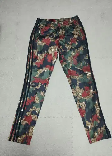 adidas Pharrell williams 여성용 카모플라쥬 팬츠