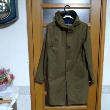 SHAHHY 카키 후드 부착 트렌치코트