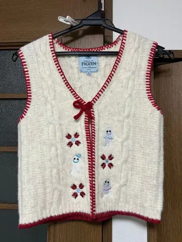 홍콩 디즈니 스노우 기스 니트 베스트