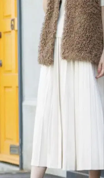 아이보리 플리츠 롱 스커트
