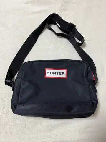 헌터 숄더백 블랙