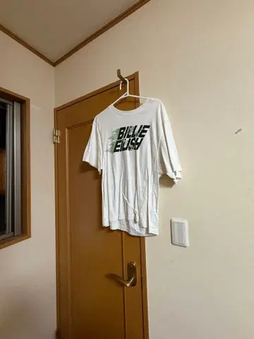 그래픽 프린트 화이트 T셔츠 빌리 아일리쉬