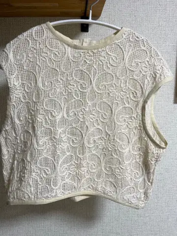 YENN 이엔 코드 레이스 블라우스 (카프리슈레마쥬)