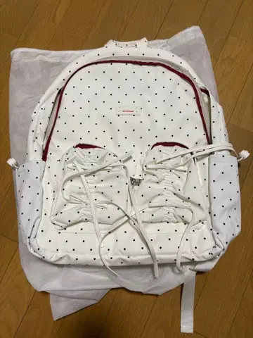 화이트 도트 럭색