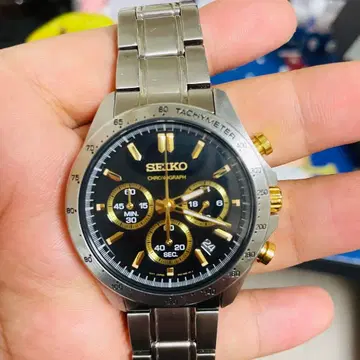SEIKO SBTR015 블랙과 금색 크로노그래프 디자인 손목시계