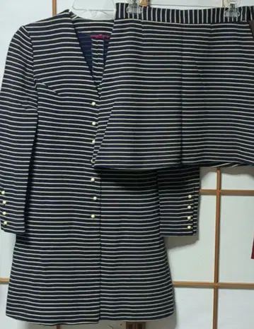 스트라이프 자켓 & 스커트 세트