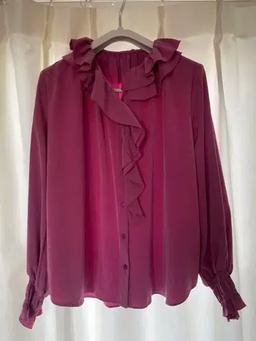 새상품급 La TOTALITE 긴팔 블라우스