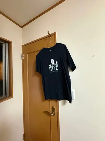 그래픽 프린트 블랙 T셔츠 요네즈켄시