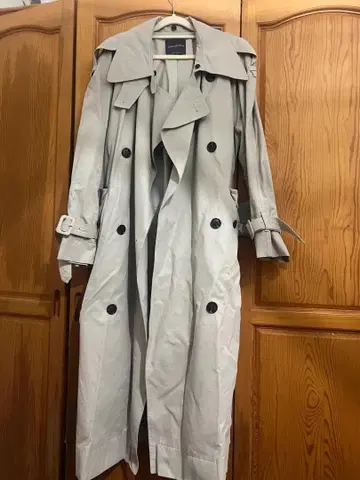 그레이 트렌치코트