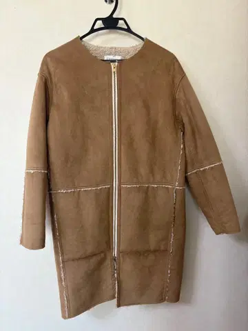 LOWRYS FARM 무스탕 코트 베이지