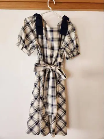 [ Amavel ] 숄더 리본 포함 체크 원피스