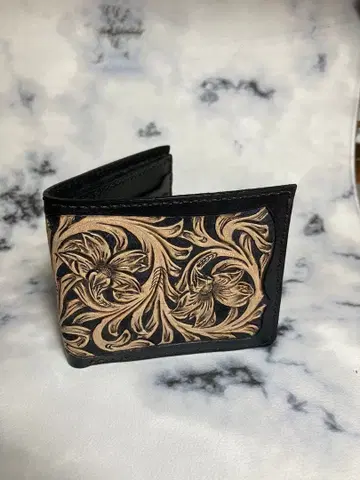 셰리던 스타일 카빙 빌폴드