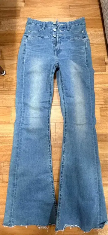 EMODA 부츠컷 데님 라이트 블루