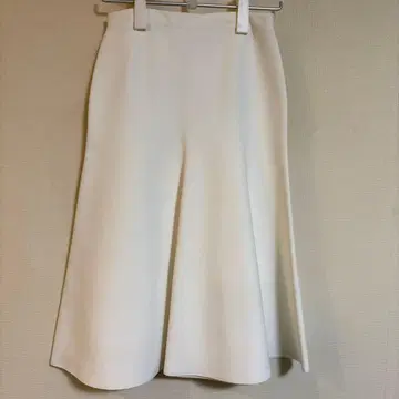 택 포함 새상품 띠어리 그레이프 니트 스커트 화이트