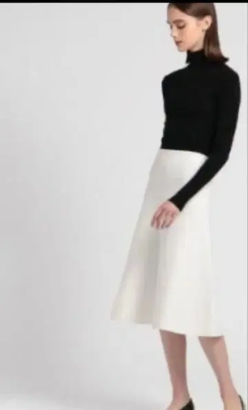 택 포함 새상품 띠어리 니트 스커트 화이트