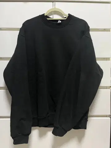 로스앤젤레스 어패럴 맨투맨 블랙