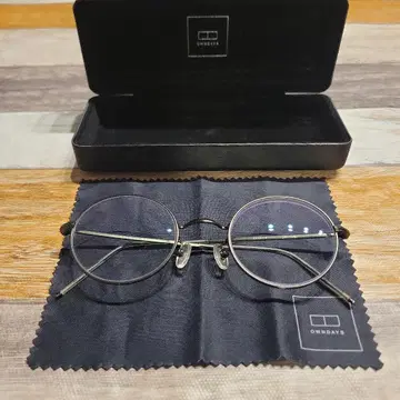 ONEDAYS 라운드형 안경 케이스 포함