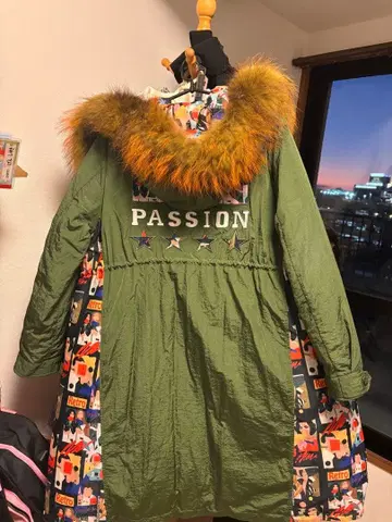 Annakrb M 사이즈 올리브 그린 다운 자켓