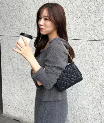 페더라이크 티셔츠 스퀘어 상의/타이트 스커트